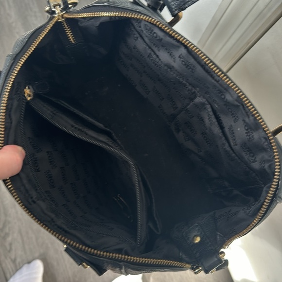 Black Leather Michael Kors Gilmore Crossbody Handbag - Picture 4 of 8